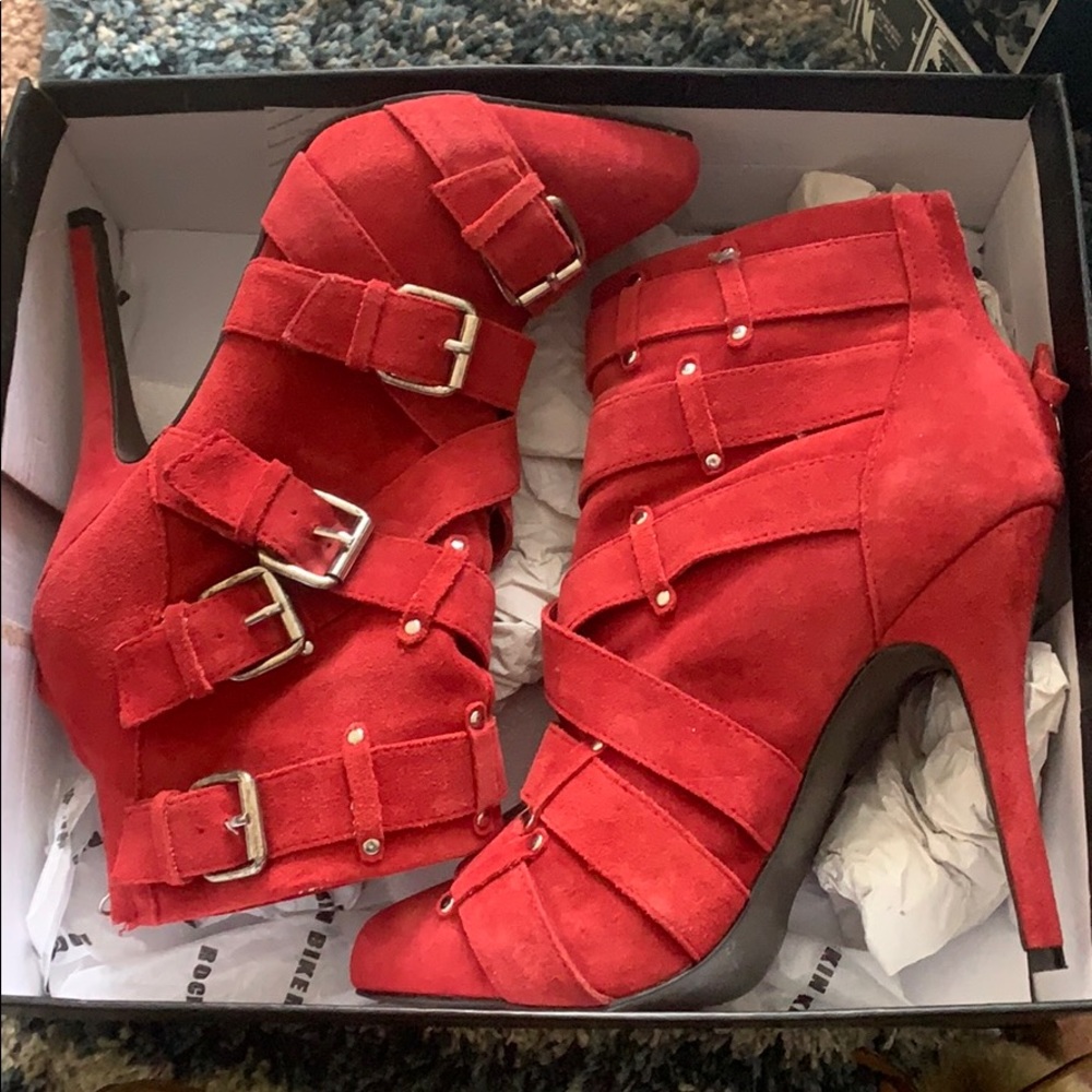 Zigi girl Red strapped booties